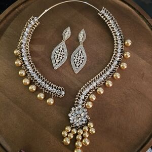 Lot of 2 fashion jewelry